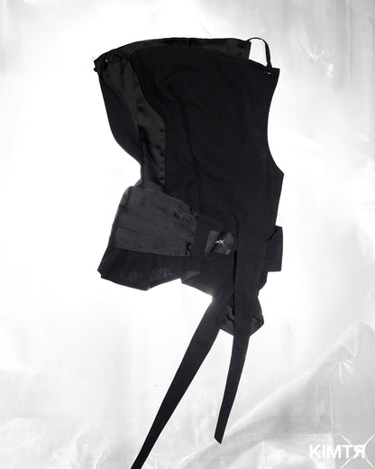 CAPPER BELTED STRAP TOP