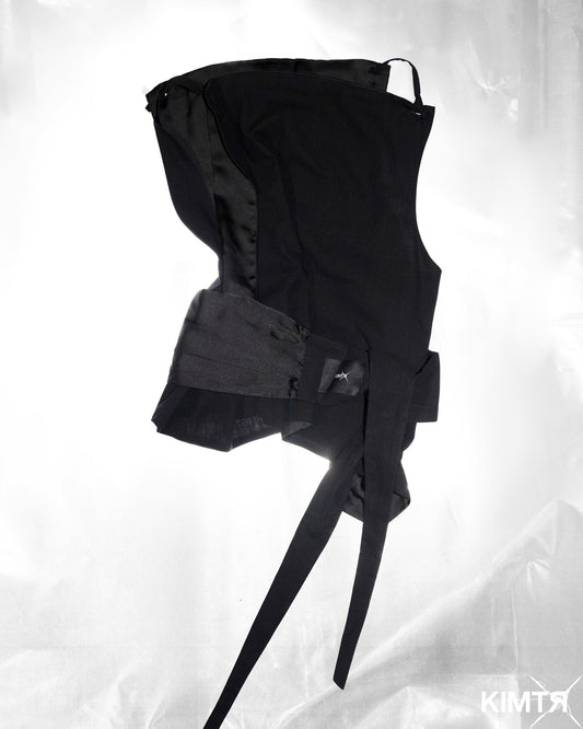 CAPPER BELTED STRAP TOP
