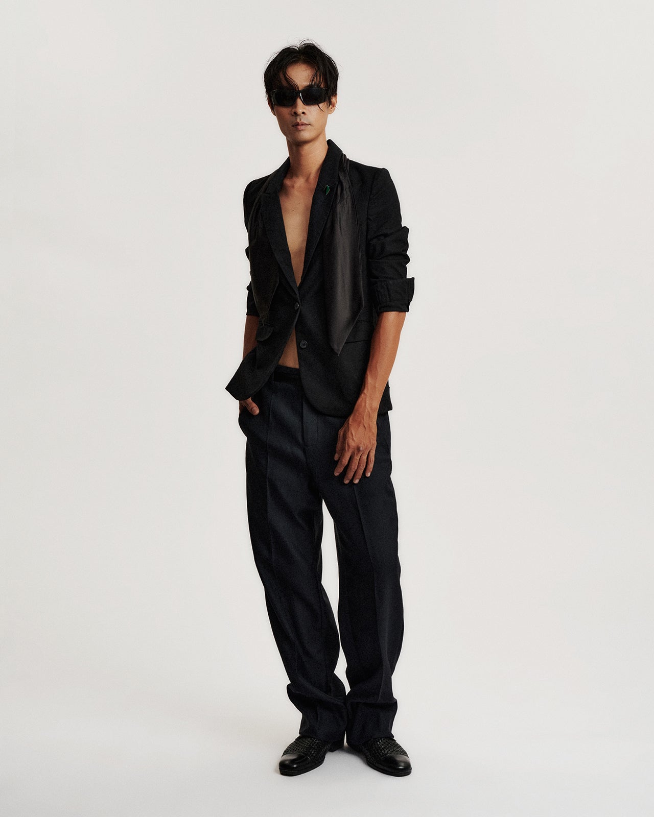 SILK SCARF CHARCOAL BLAZER