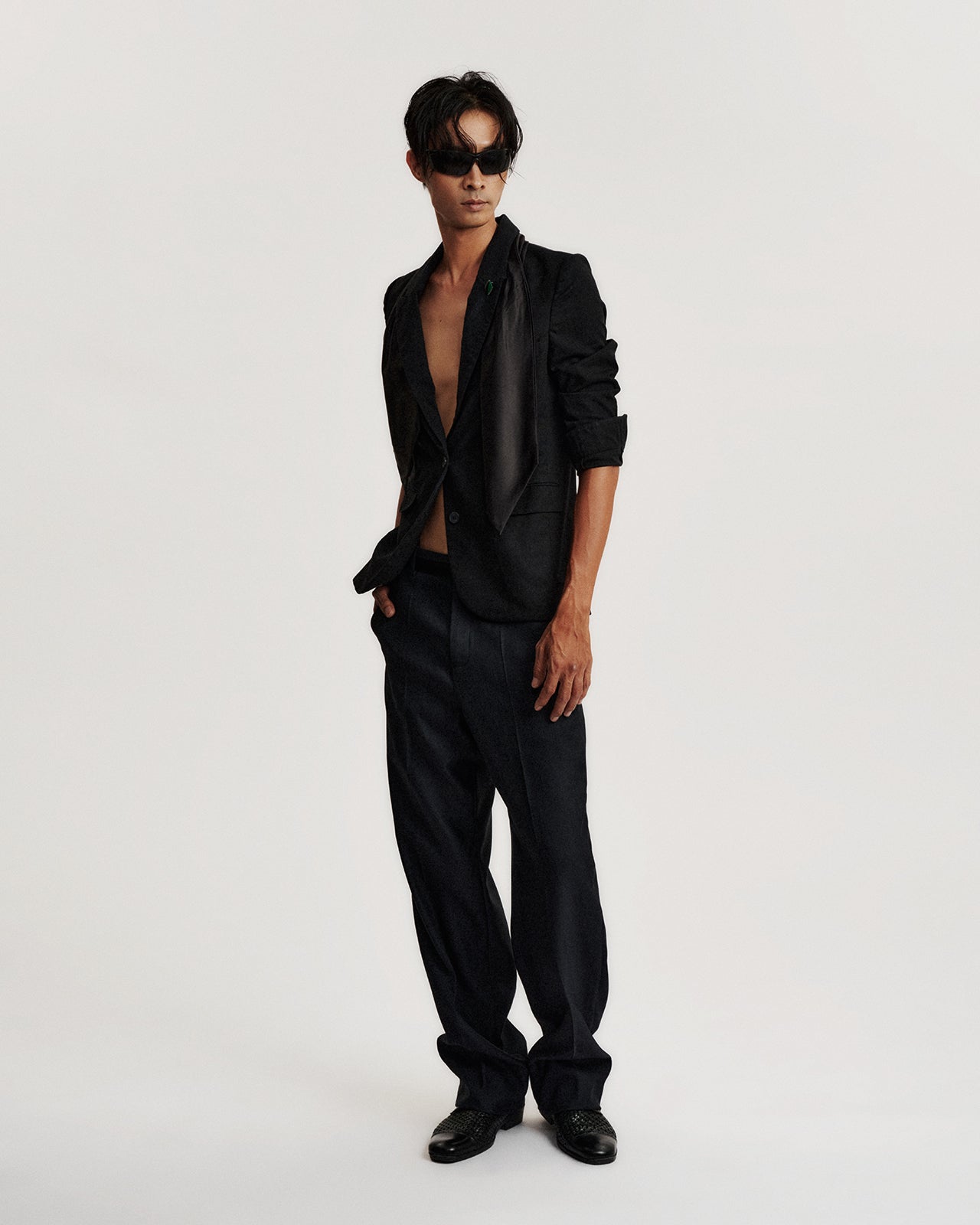 SILK SCARF CHARCOAL BLAZER