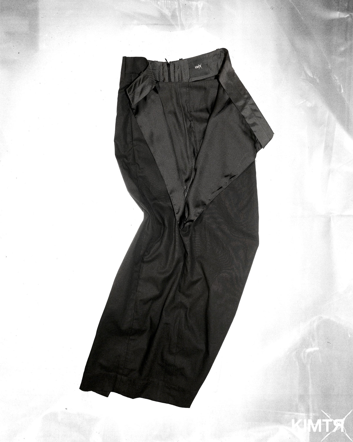 UNSTABLE SKIRT