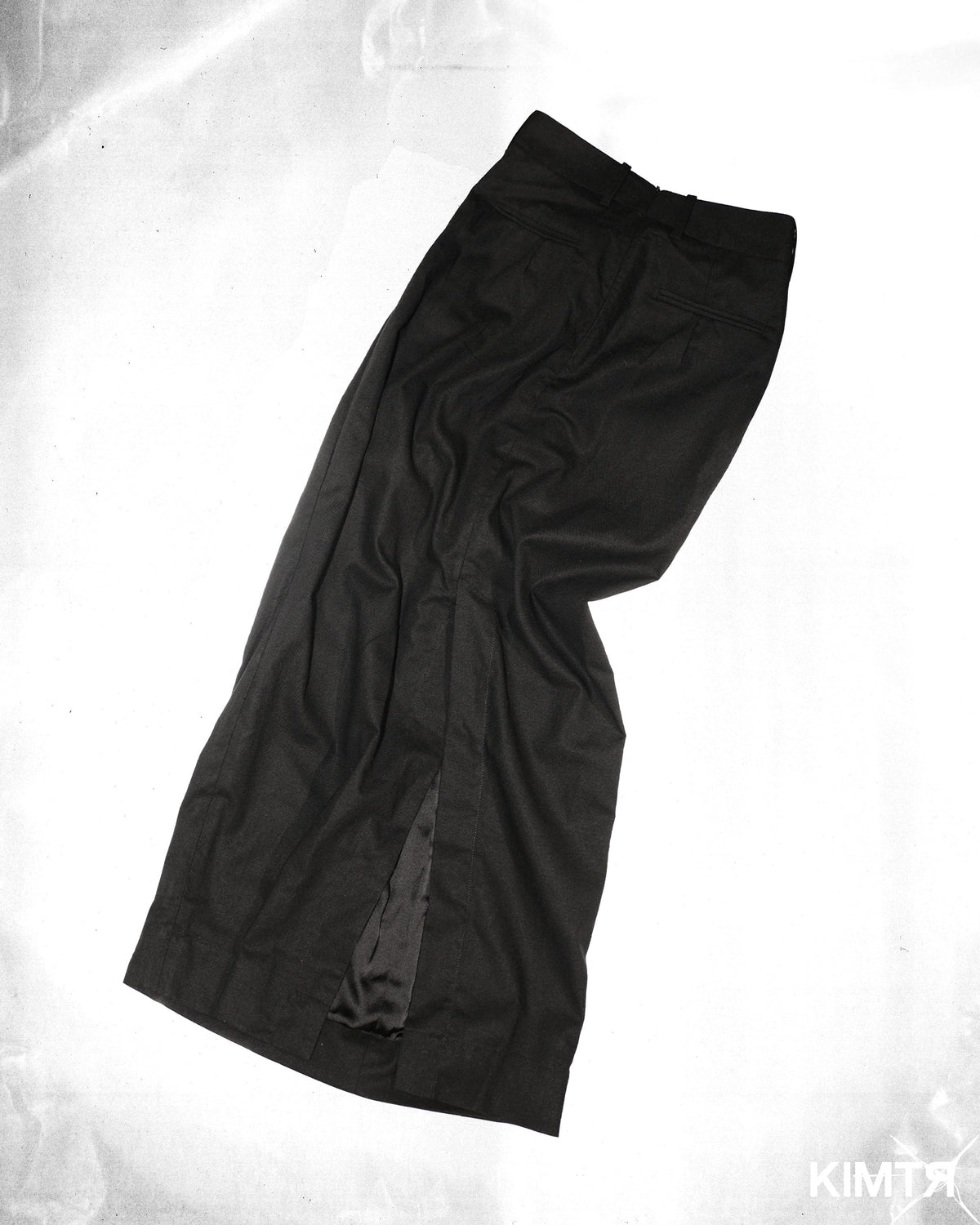 UNSTABLE SKIRT